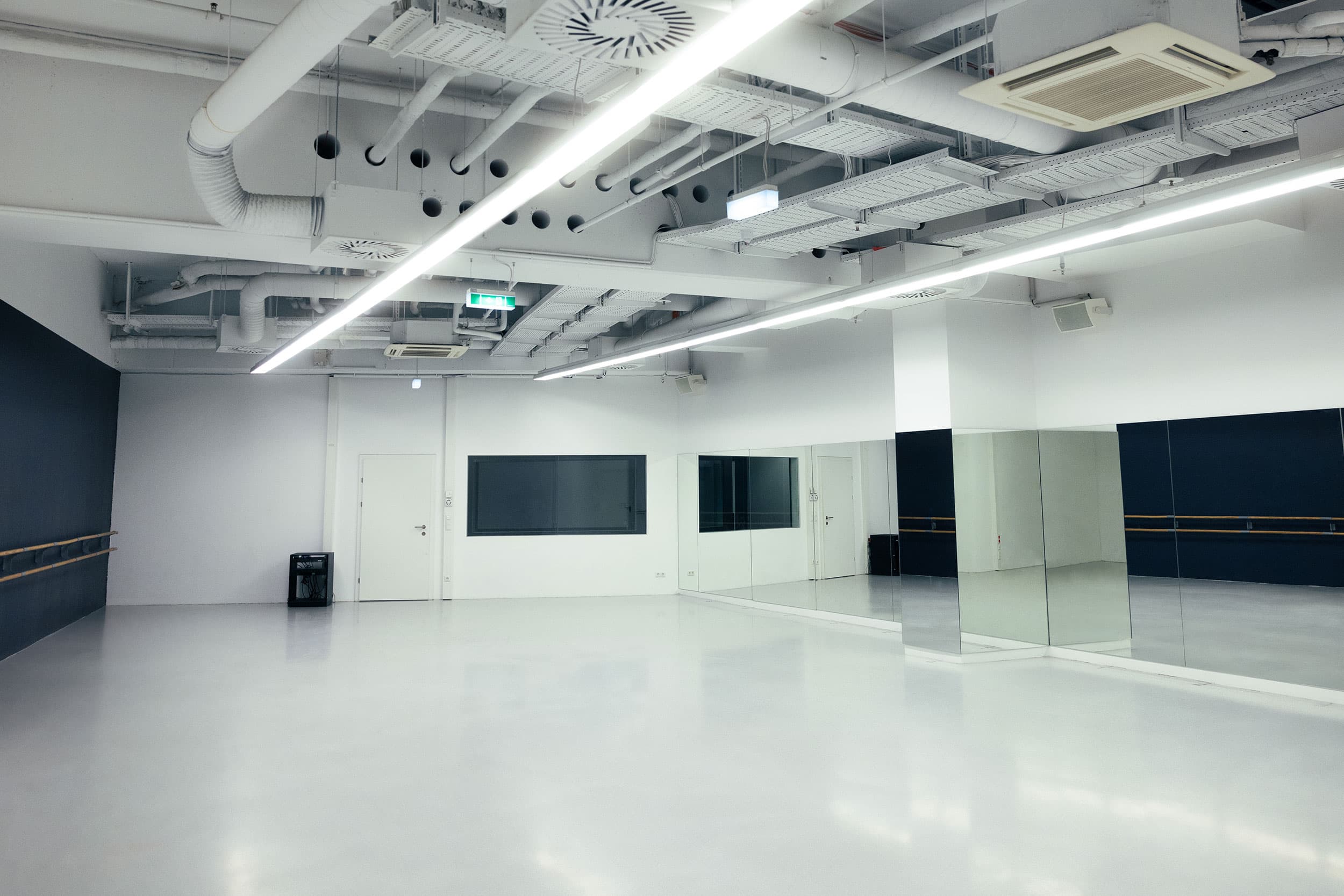 Tanzsaal mieten Wien – SoundCube Tanzsaal mit Spiegelwand